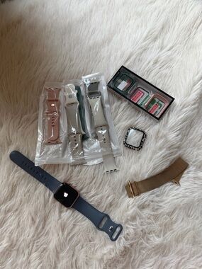 Bundle of Apple Watch SE 40mm and different accessories